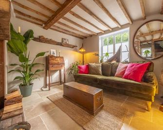 Most romantic cottage in Suffolk - Number Four - Framlingham - Living room