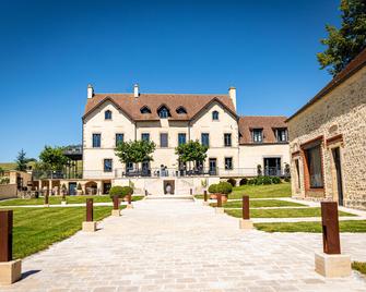 Domaine de Rymska & Spa - Relais & Châteaux - Couches - Edificio