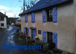 Maison Mariposa - Chambres d'Hôtes et Yourtes - Arette - Building