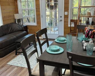 Boat Shed on the Duck Farm - Saint Stephen - Dining room