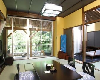 Yomoyamakan - Nagaoka - Eetruimte