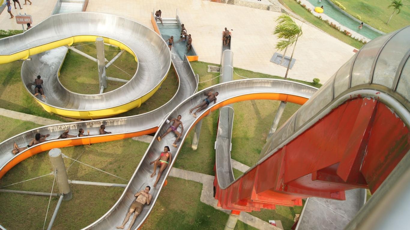 تينابا ليك سايد هوتل