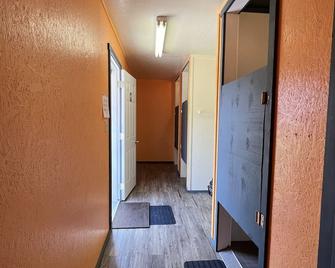 Cabin in Little Cove Adventure park, Tobermory Cabin 12 - Tobermory - Hallway