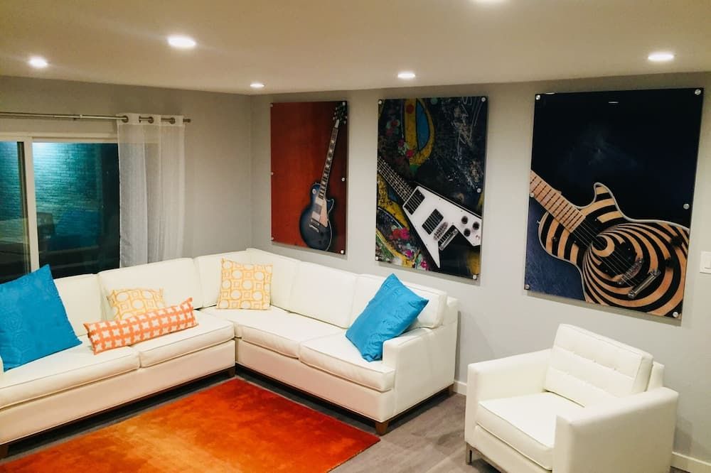 Upscale ATX Music Condo in East Austin minutes from downtown - أوستن - غرفة معيشة