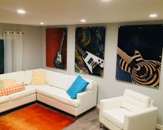 Upscale ATX Music Condo in East Austin minutes from downtown - Austin - Sala de estar