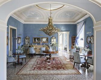 Passalacqua - Moltrasio - Lobby