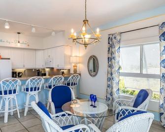 Ideal Grace Bay Location in a Beachfront resort. Build Sandcastles or just Chill - Grace Bay - Dining room