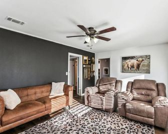 Gypsy Hideout in Reno, Texas - Reno - Sala de estar