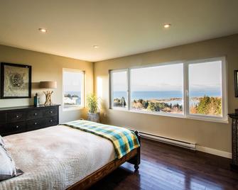 Luxury Hillside Home Overlooking Cabot Links - Inverness - Bedroom