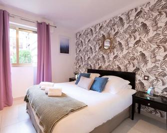 Lovely Riviera 3F - One Bedroom Apartment, Sleeps 4 - Antibes - Soveværelse
