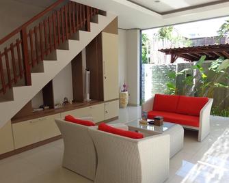 Villa Lovecho - North Kuta - Obývací pokoj