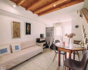 Yiannis' Maizonette Ancient Olympia - Happy Rentals - Olympia - Dining room