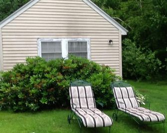 Lake Cottage Studio, Sandy Beach, Rowboat & Kayaks, Awesome Fishing, Swimming - Northwood - Patio
