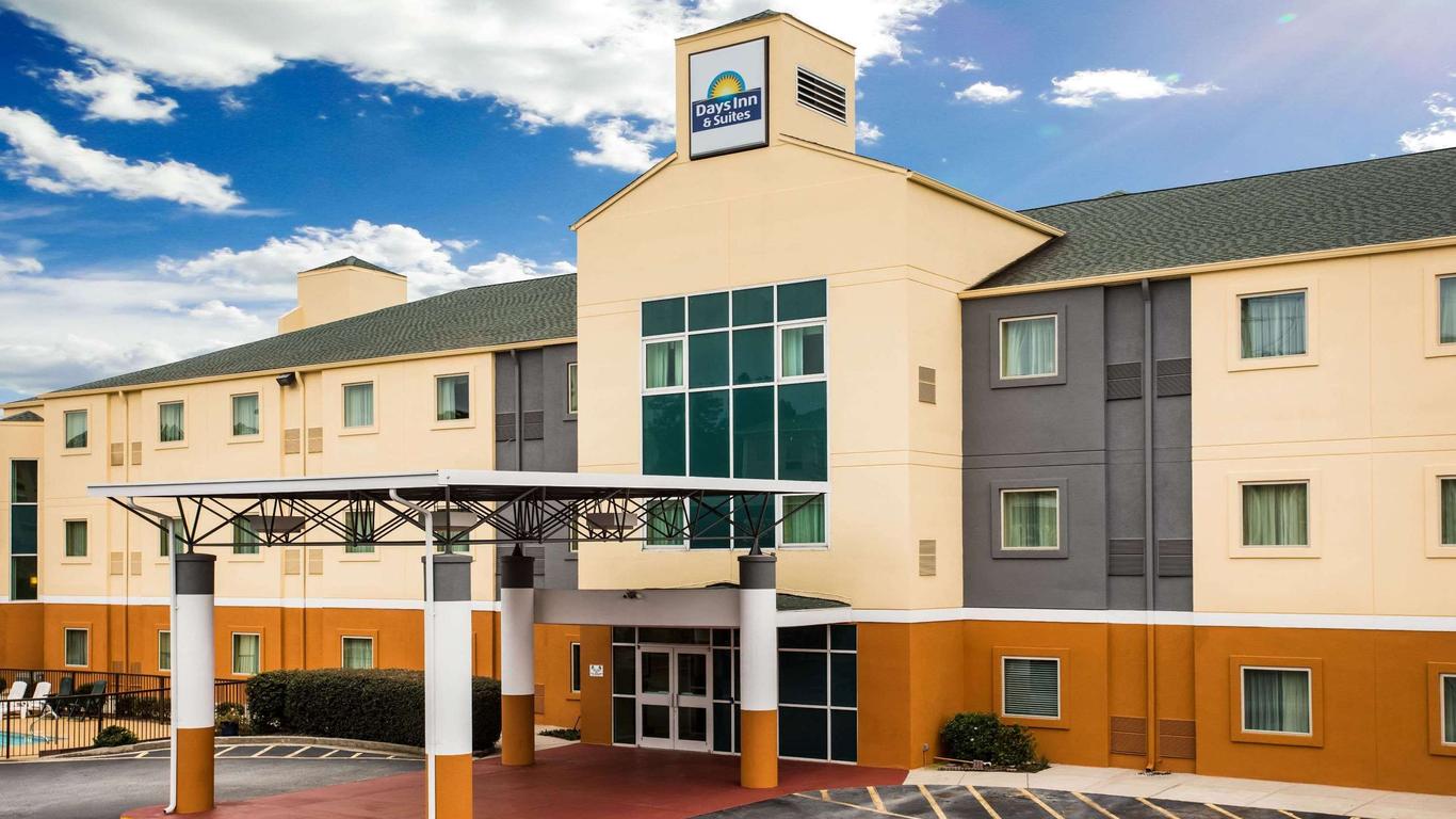 Days Inn & Suites by Wyndham Augusta Near Fort Eisenhower