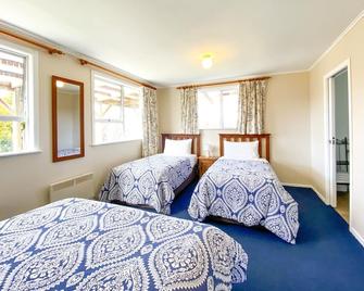 Tongariro Crossing Lodge - National Park Village - Bedroom