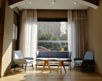 Home Inn Nanjing Andemen Metro Station - Nanjing - Living room