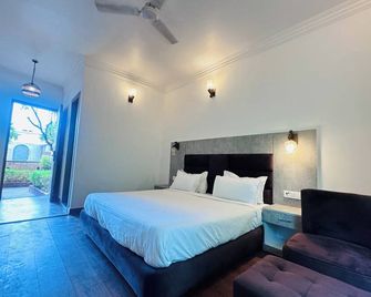 Staybook The Rudveda Resort - Free High Tea near Pool Area - Rāmnagar - Ložnice