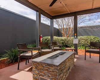 Courtyard by Marriott Brunswick - Brunswick - Patio