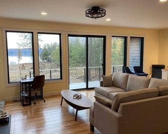 Sunrise Sands Retreat Beach & Dock 2364 - Kewadin - Sala de estar