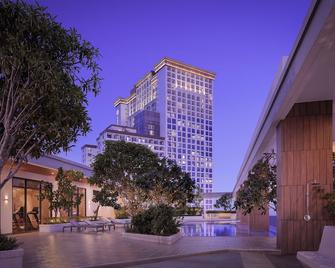 Riva Hotel Shv - סיהנוקוויל - בניין