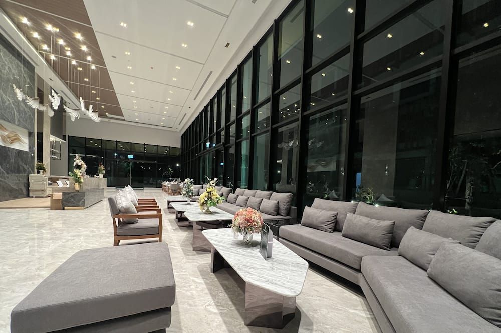 Crystal Srivaree Suvarnabhumi Hotel - Bang Sao Thong - Salónek
