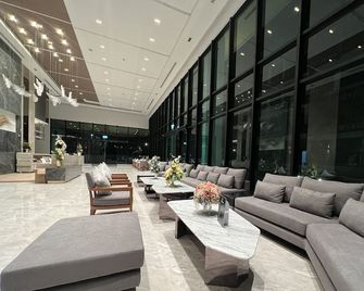 Crystal Srivaree Suvarnabhumi Hotel - Bang Sao Thong - Salónek