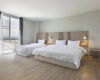 Easy Hotel 2 - Lamphun - Bedroom