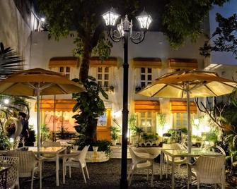 Stay Banaras - A Boutique Hotel - Varanasi - Patio