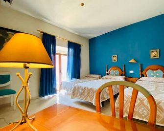 Hostal León - Trujillo - Habitación