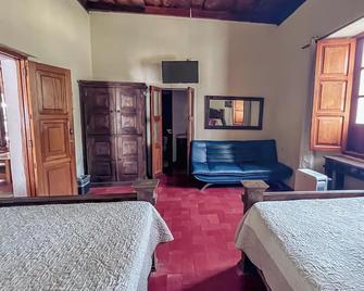 Hostal Antigüeño - Antigua - Bedroom