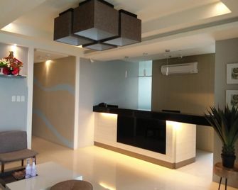 Win Hotel & Casino - Talisay - Recepción