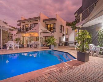 Khayalami Hotel - Mbombela - נלספרייט - בריכה