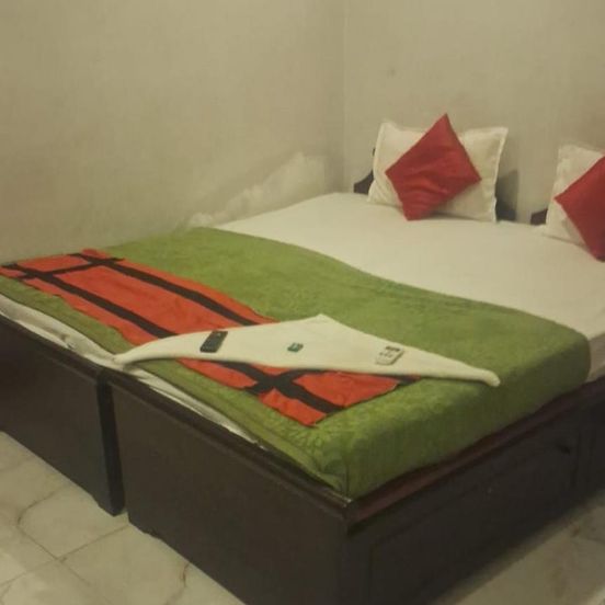 Goroomgo White Palace New Alipore Kolkata image 1