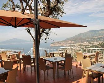 Hotel Villa Fiorita - Sorrento - Balcony