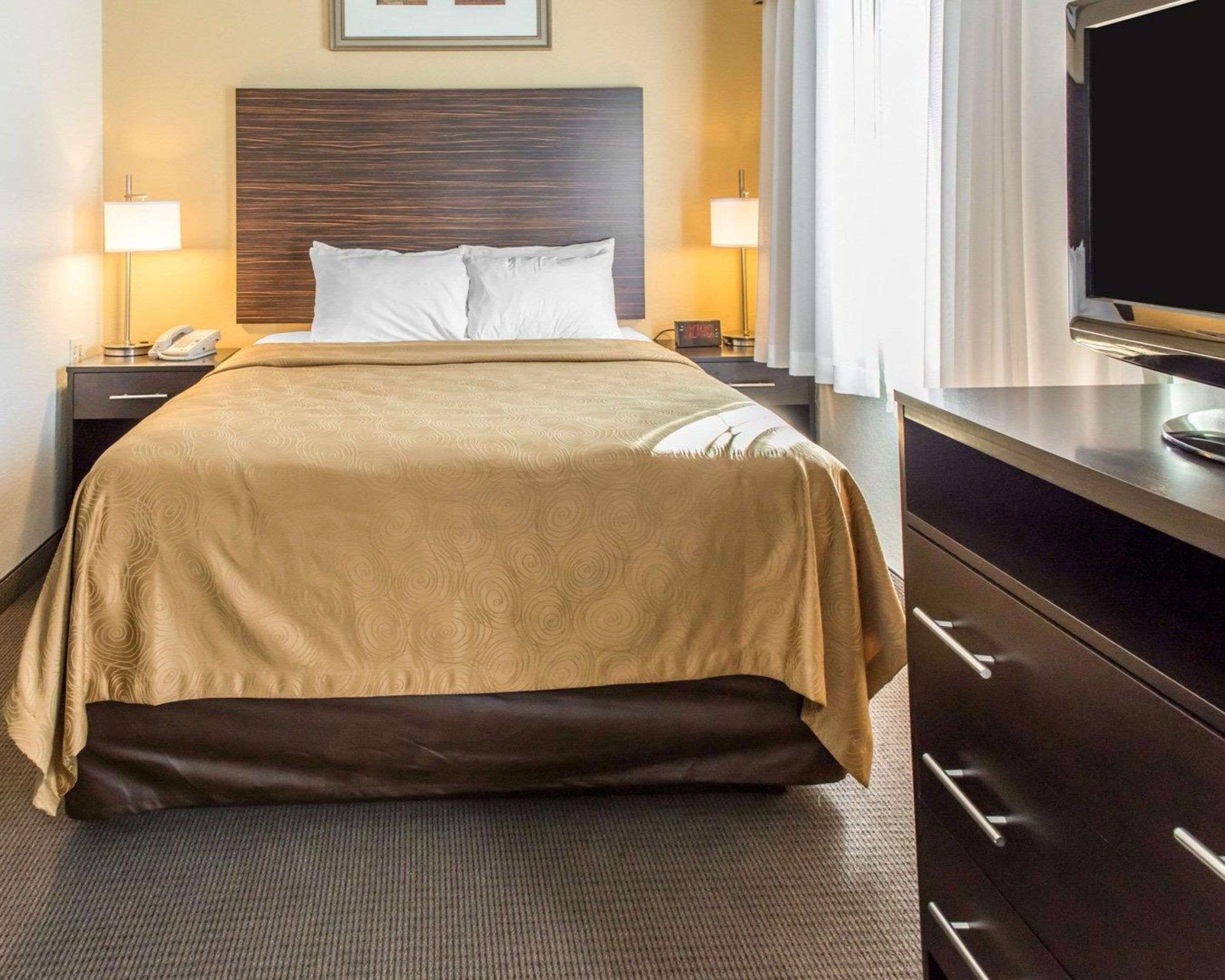 MainStay Suites Pittsburgh Airport thumbnail 3