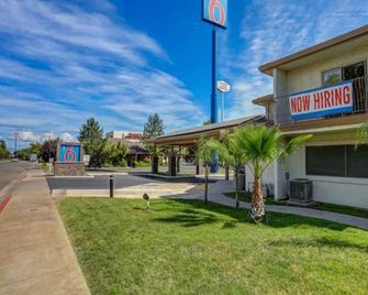 Deluxe King Bed|free Parking &tv - Anderson - Building
