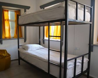 Esenin 1 Hostel & Bar - Karakol - Bedroom