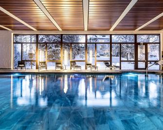 瑞士影院浪漫酒店 - 弗利姆斯 - 弗利姆斯 - 游泳池