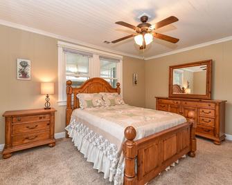Miss Audrey Quiet&Cozy Historic Cottage - Richmond Hill - Bedroom