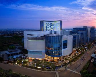 Holiday Inn Express Jakarta Pluit Citygate - North Jakarta - Building
