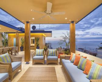 V Azul Vallarta - Luxury Vacation Rental Adults Only - פוארטו ויארטה - בניין