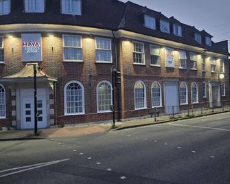 Maya Hotel - Luton - Edificio