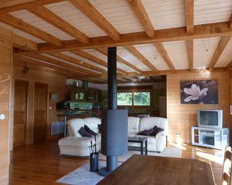 Charming wooden house in a green setting - Saint-Alban-sur-Limagnole - Sala de estar