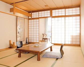 Ryokan Tsutsui - Onomichi - Essbereich