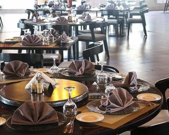 Riviera Taouyah Hotel - קונקרי - מסעדה