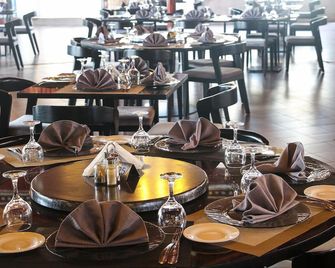Riviera Taouyah Hotel - קונקרי - מסעדה