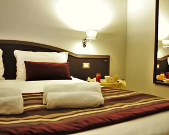 Hotel Europa - Arzano - Camera da letto