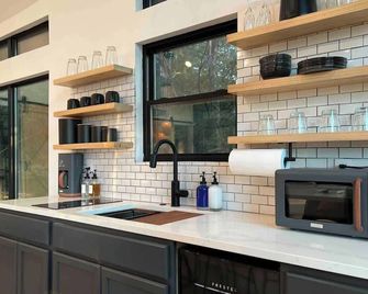 Relaxing Ranch, Friendly Animals, Modern Stay - Cedar Creek - Cocina