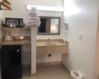 Luxury Inn - Norwalk - Habitación