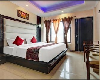 Uphill Courtyard Family Suites for 6 people on Hill Top - شيملا - غرفة نوم